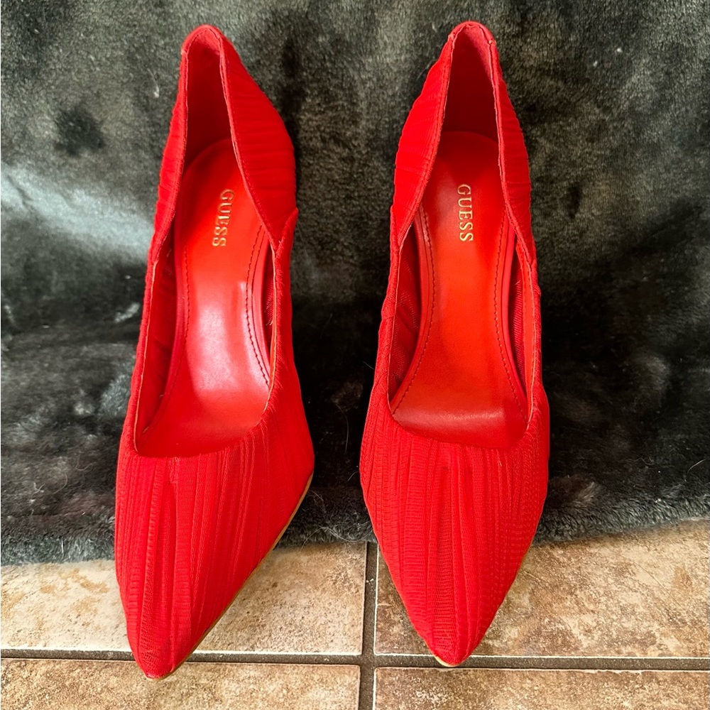 Guess pump heels, brand new